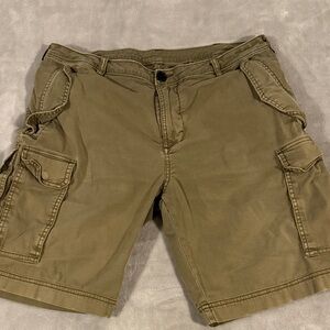 Zadig & Voltaire Men's Cargo Shorts in Army Green